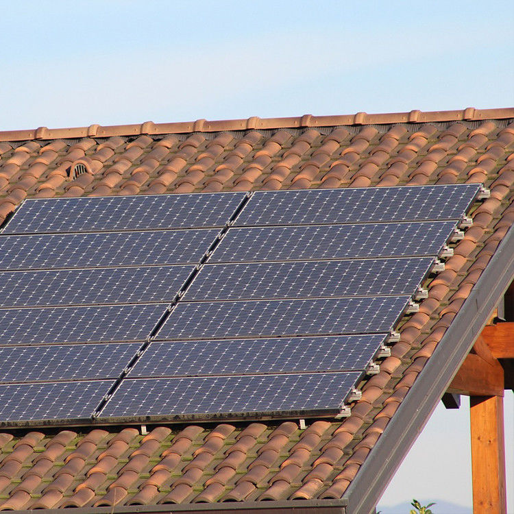 แผนไฟฟ้าแสงอาทิตย์โฟโตวอลเตียแบบครึ่งเซลล์ 400W โมโนสต๊อก PV พานล์แสงอาทิตย์ที่มี IP67 เรตติ้งช่องแยก